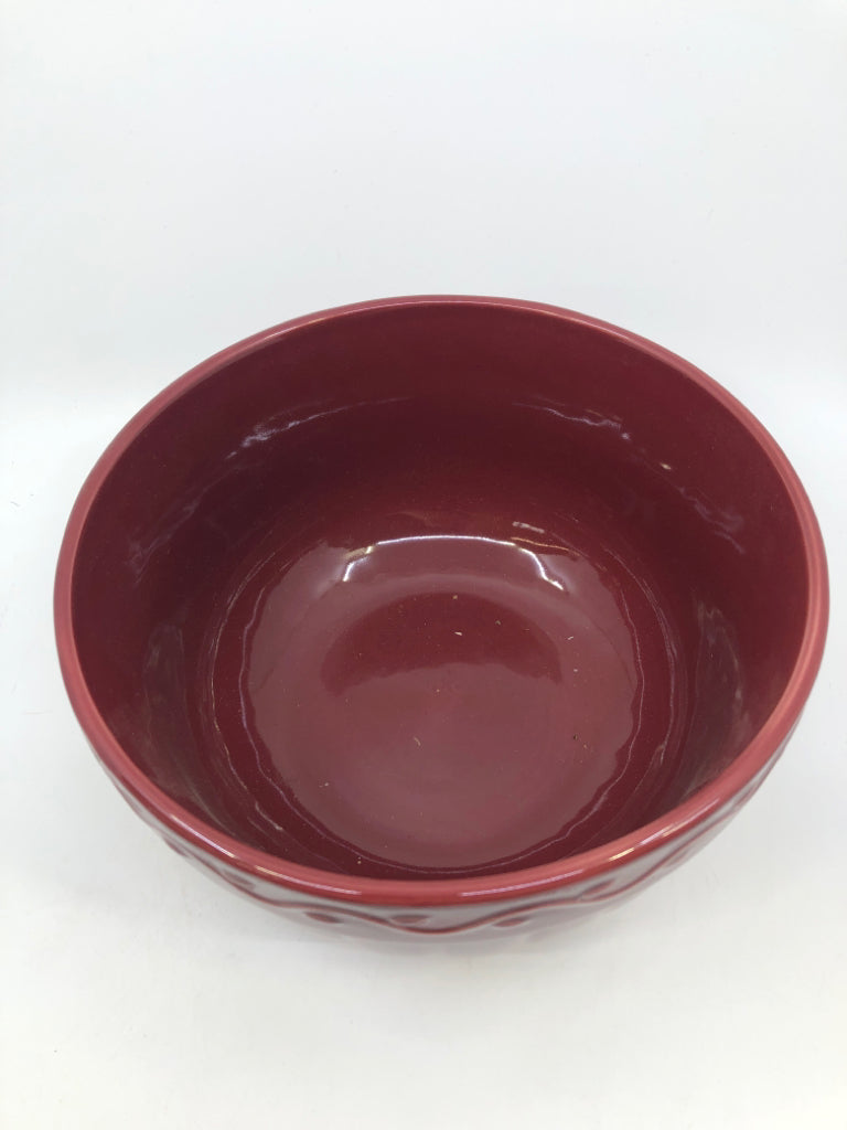 2 TIER RED MIXING BOWL SET IN BLACK METAL STAND.