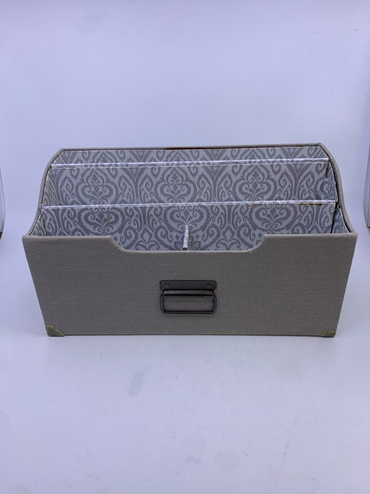 GREY FABRIC LETTER ORGANIZER.