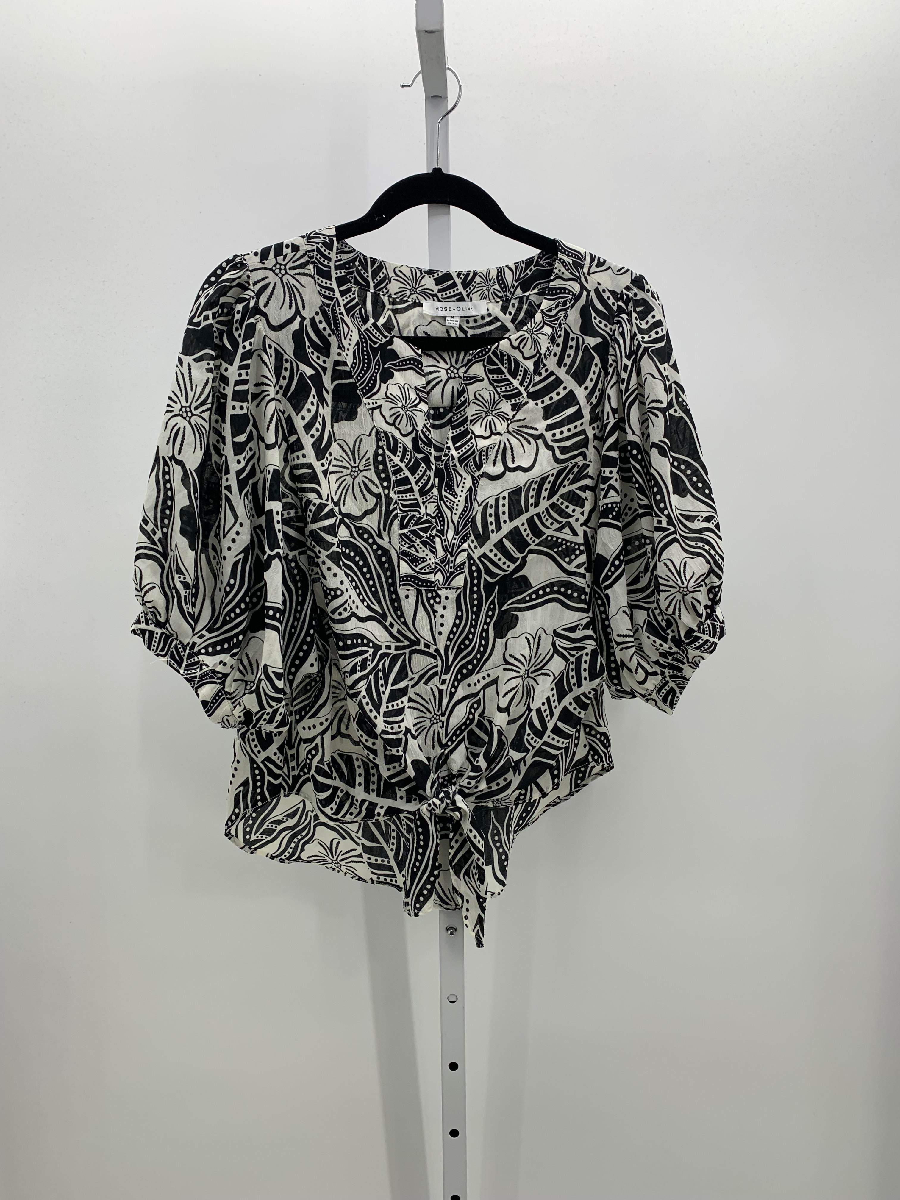 Rose & Olive Size Medium Misses Short Sleeve Shirt