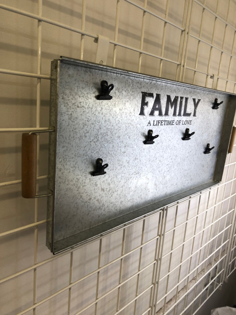 FAMILY LIFETIME OF LOVE METAL PLATTER PHOTO HOLDER.