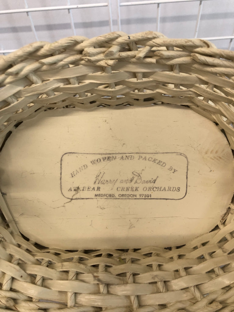 CREAM WICKER CURVED EDGE BASKET.