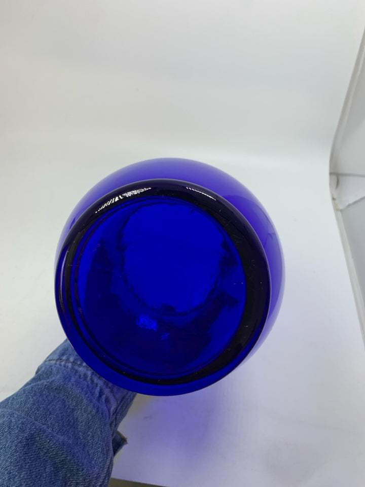COBALT BLUE GLASS VASE.