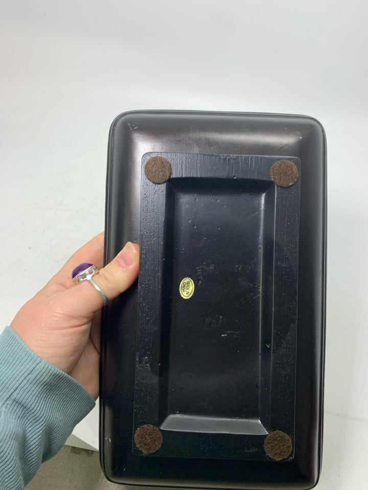 FOOTED BLACK RECTANGLE TRAY.