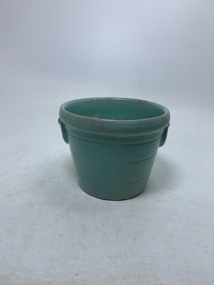SMALL TERRA COTTA PLANTER.