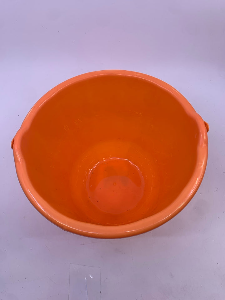 WITCH WAY PLASTIC ORANGE CANDY BUCKET W/ HANDLE.