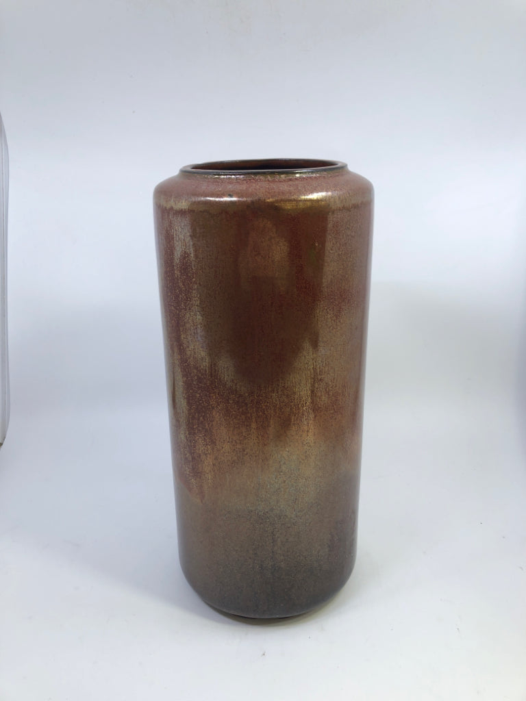 BROWN/GOLD HEAVY CERAMIC VASE.