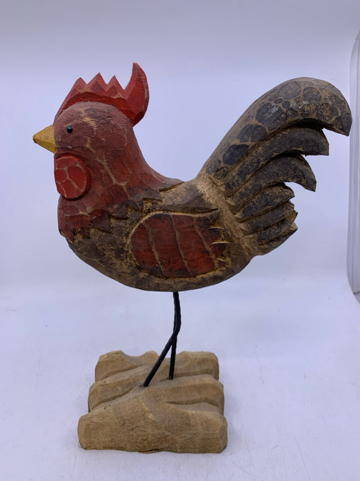 RUSTIC CARVED ROOSTER ON BLOCK.