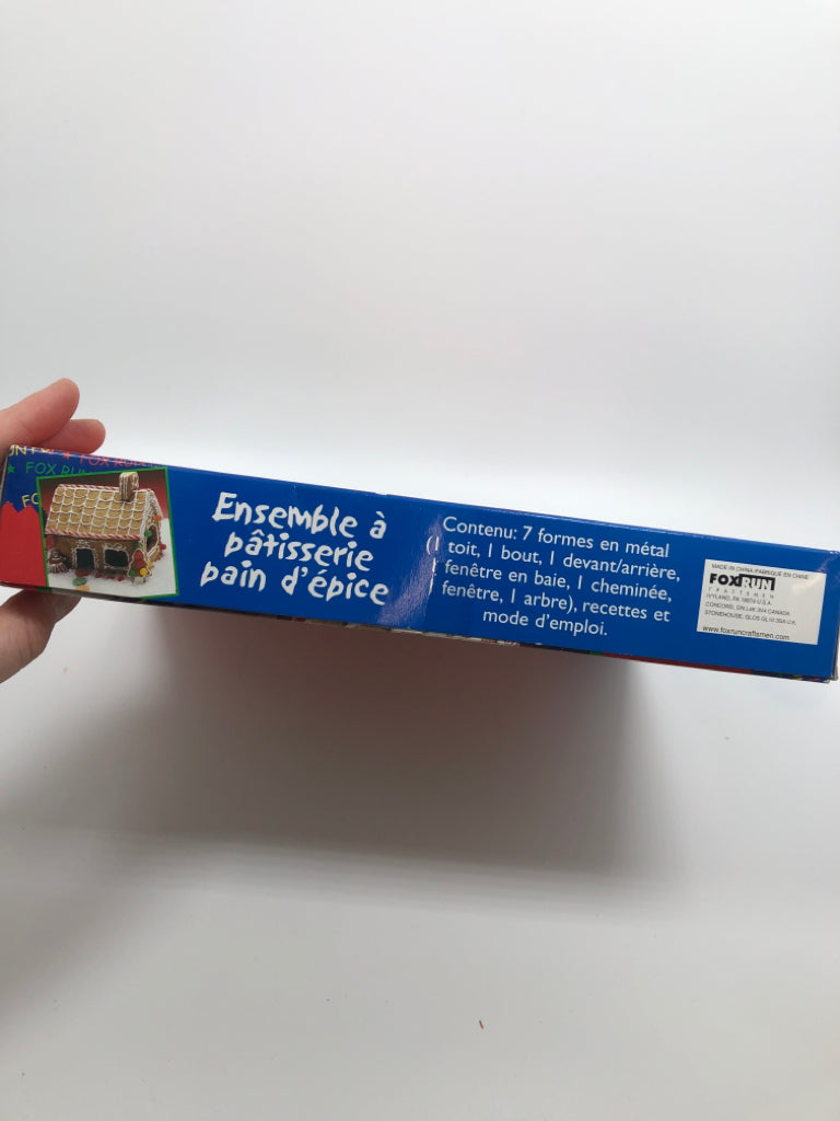 NIB GINGERBREAD HOUSE BAKE SET