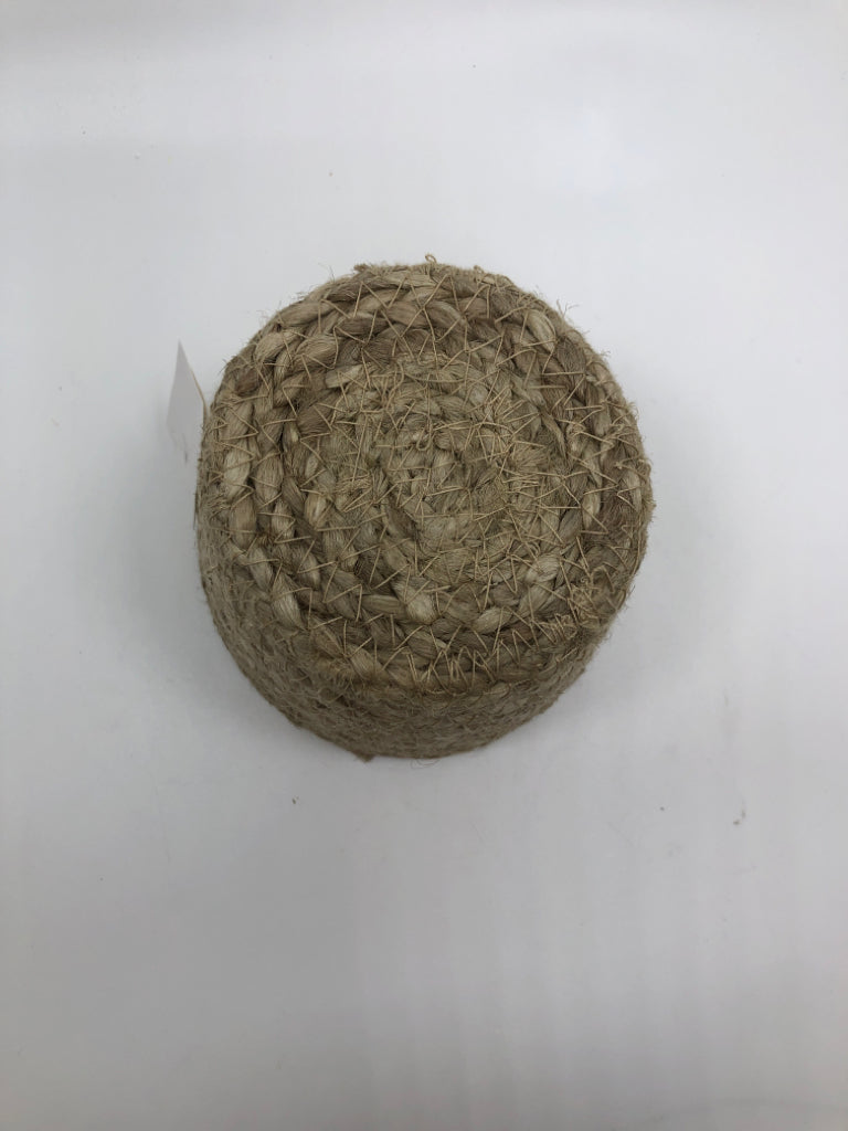NWT SM WICKER PLANTER.