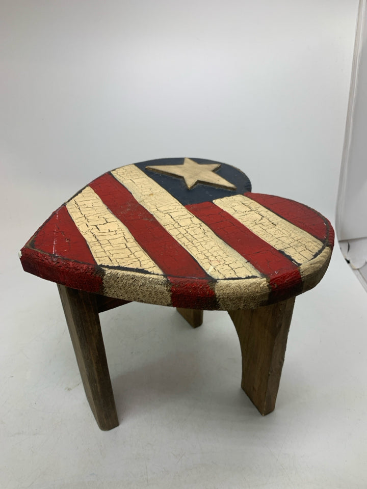 SMALL HEART SHAPED RUSTIC AMERICAN FLAG PAITNED STOOL.