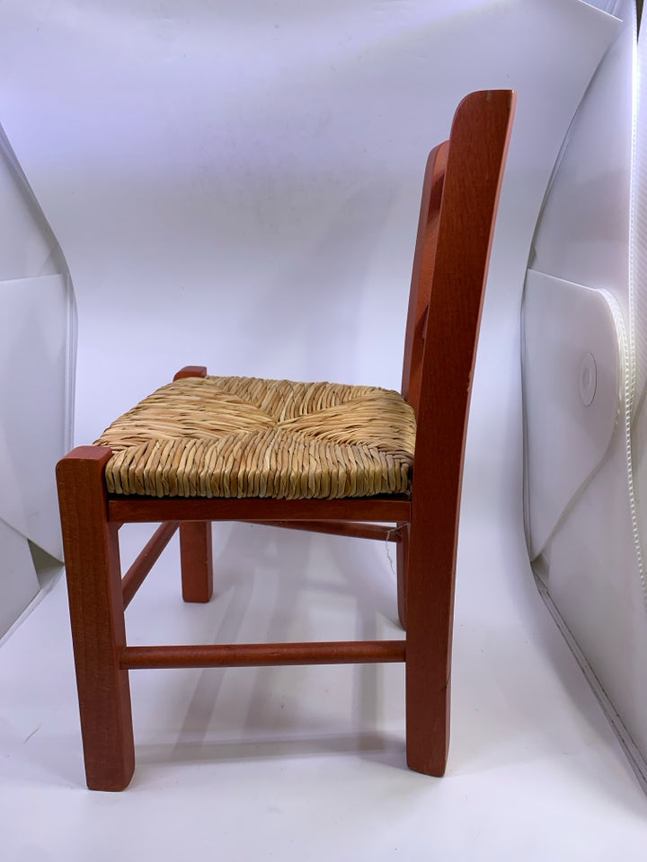 VTG DARK CORAL PAINTED WOODEN CHILDS CHAIR.