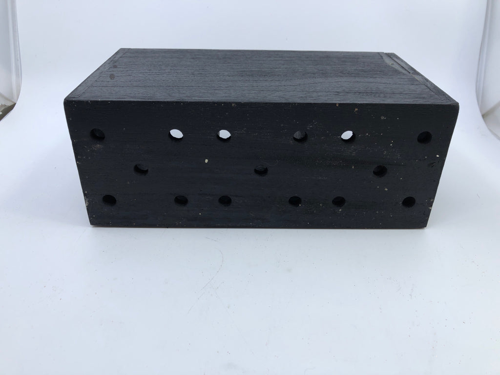 BLACK WOOD UTENSIL HOLDER.