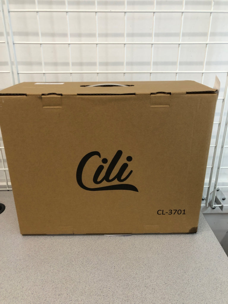 NIB CILI MASSAGE MAT W/HEAT.