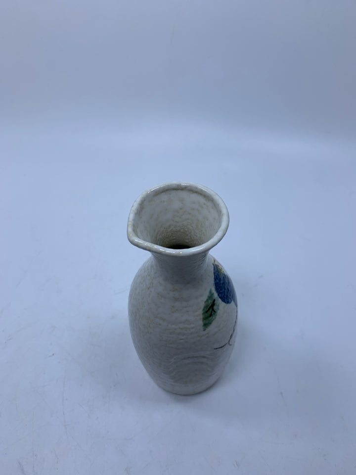 SAK TEATURE DECANTER W/ FLOWERS.