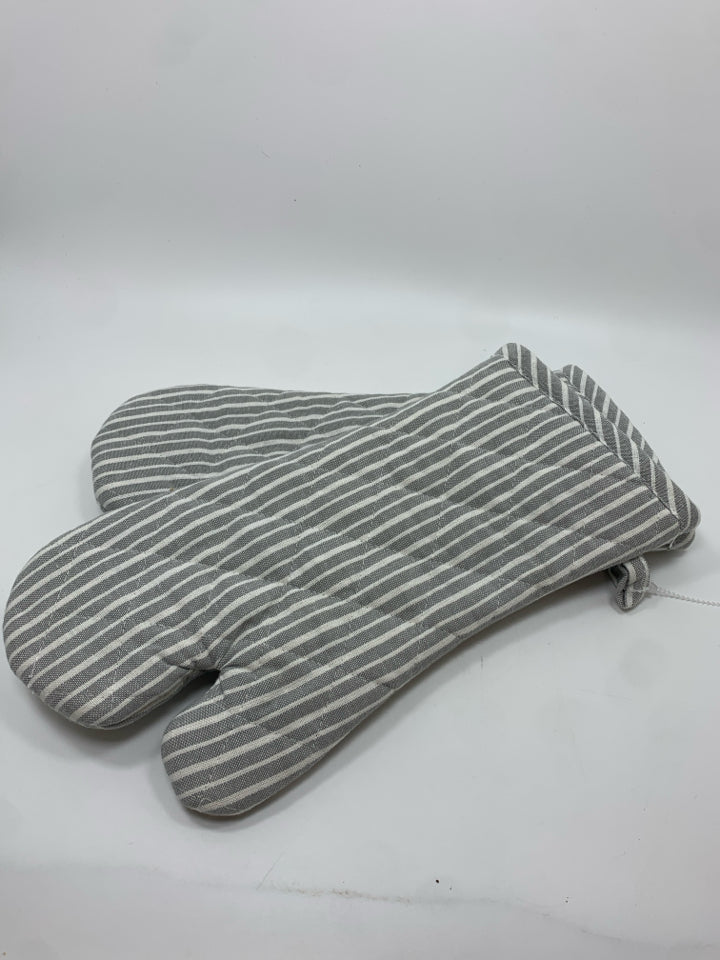 2 GREY/WHITE STRIPE OVEN MITTS.