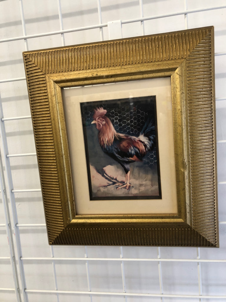 ROOSTER PRINT FACING LEFT IN GOLD FRAME.