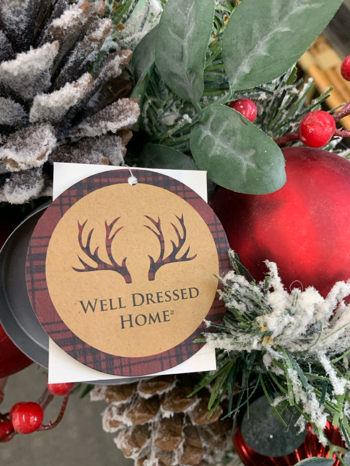 WOODEN BOX CANDLE HOLDER W/ WINTER FOLIAGE AND RED ORNAMENTS.