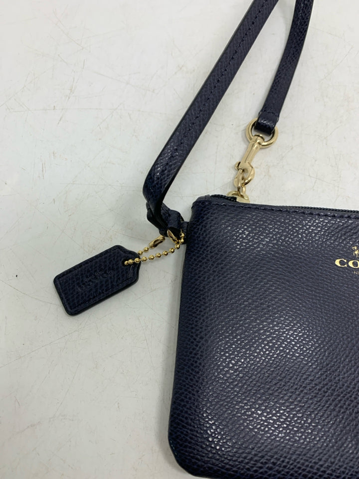 Coach F52850 Pebble Leather Corner Zip Wristlet