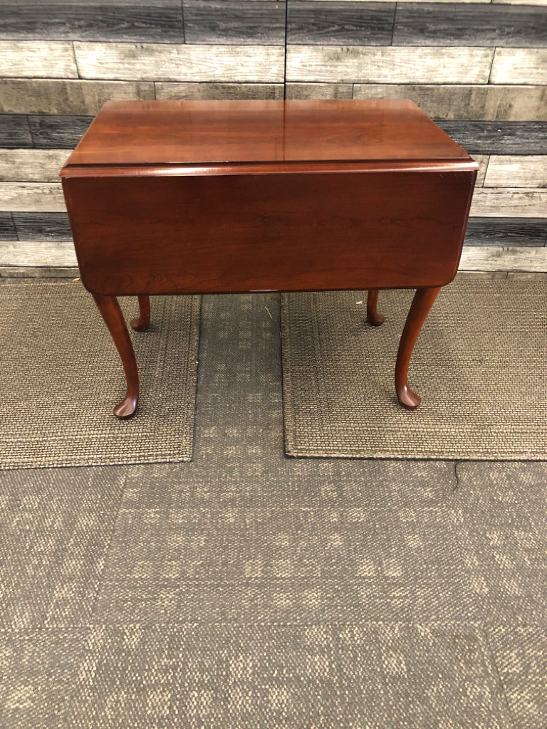 DROP SIDE CHERRY WOOD END TABLE.