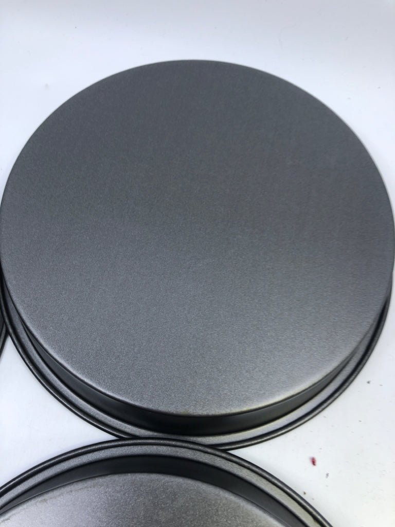 3 ROUND NONSTICK CAKE PANS.