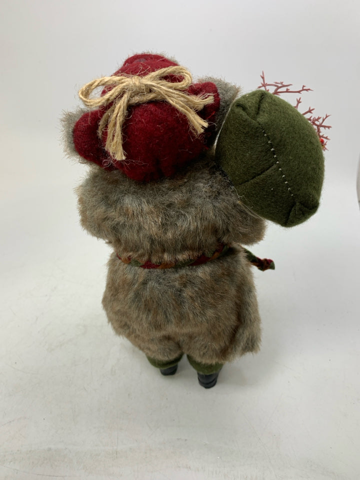 STANDING SANTA W/ FUR COAT.