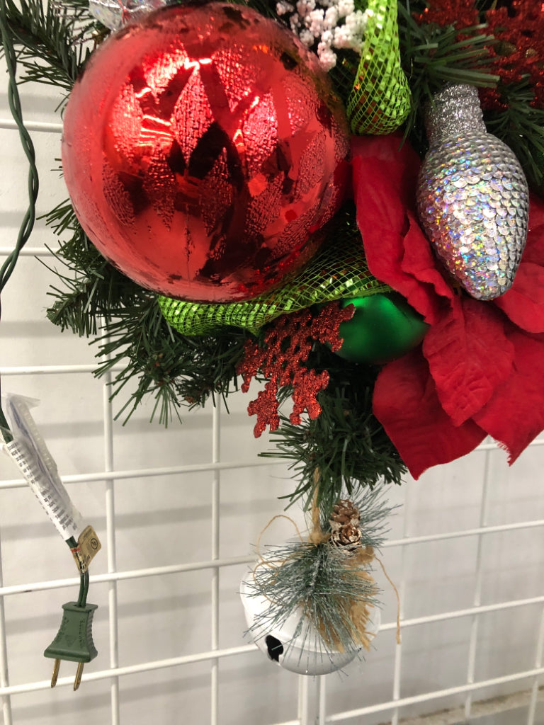 LIGHT UP ORNAMENT GARLAND.