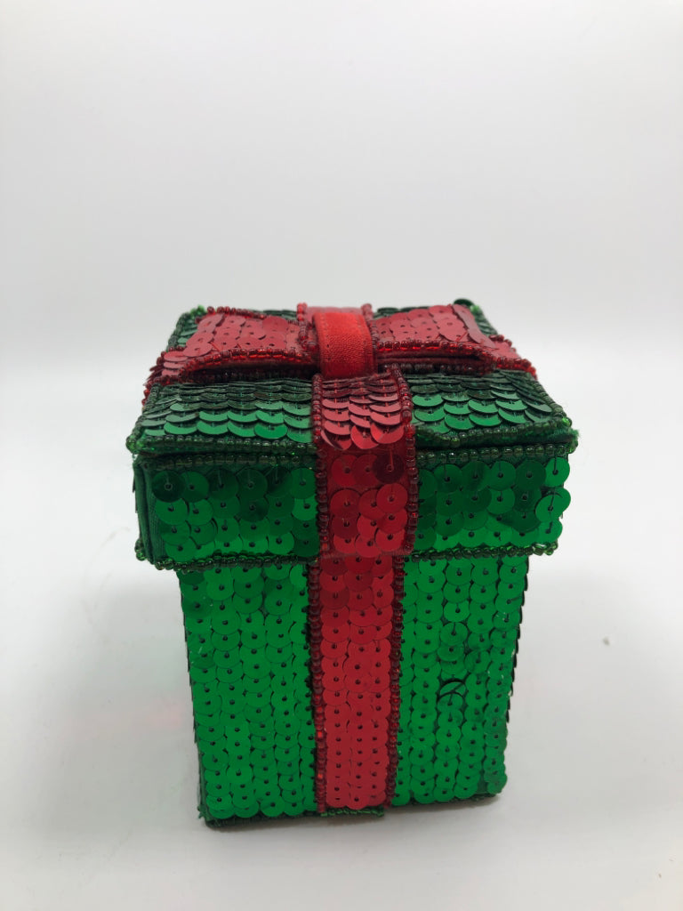 GREEN AND RED SEQUENCE PRESENT.