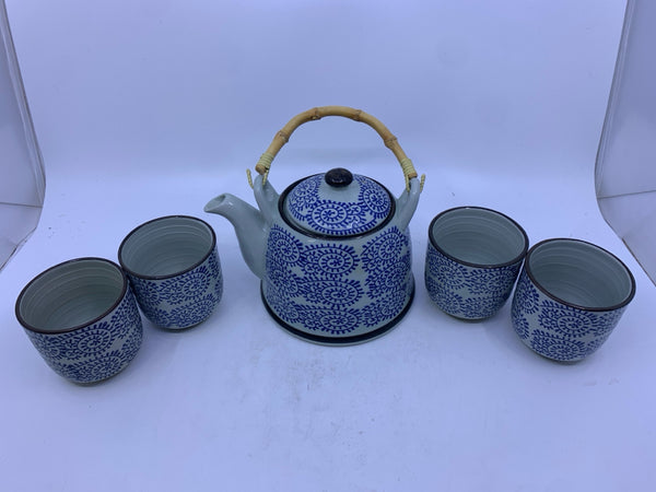 5PC WHITE AND BLUE ASIAN STYLE BAMBOO HANDLE TEA POT AND CUPS.
