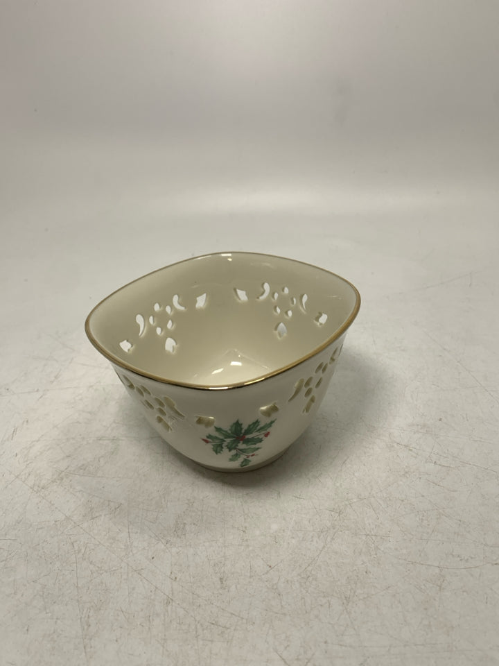 FOOTED SMALL LENOX IVORY HOLIDAY SQUARE PIERCED BOWL.