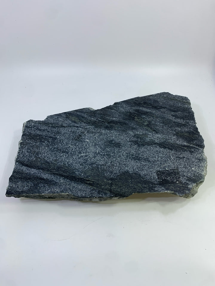 SLATE BLACK CUTTING BOARD.