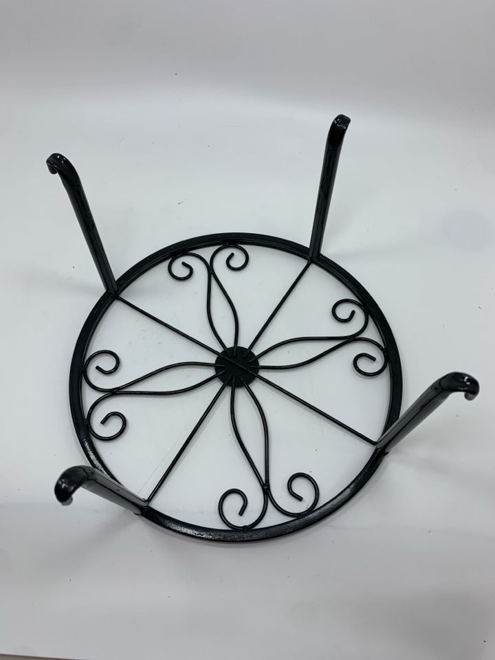 SM BLACK PLANT STAND.