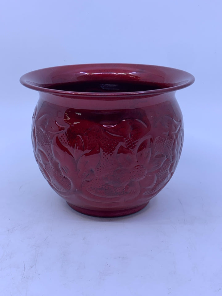 RED METAL EMBOSSED PLANTER.