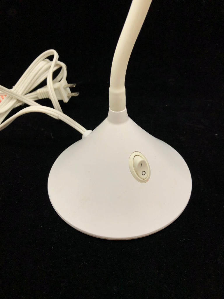 ADJUSTABLE WHITE DESK LAMP.