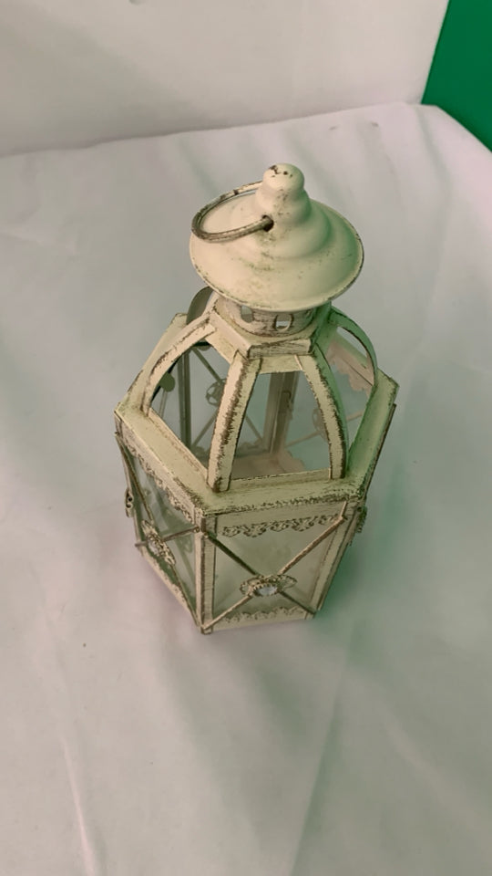 CREAM METAL LANTERN.