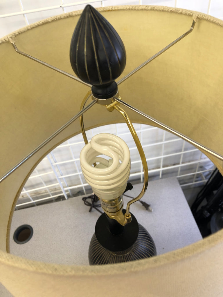 DARK WOOD LAMP ETCHED W/BEIGE SHADE.