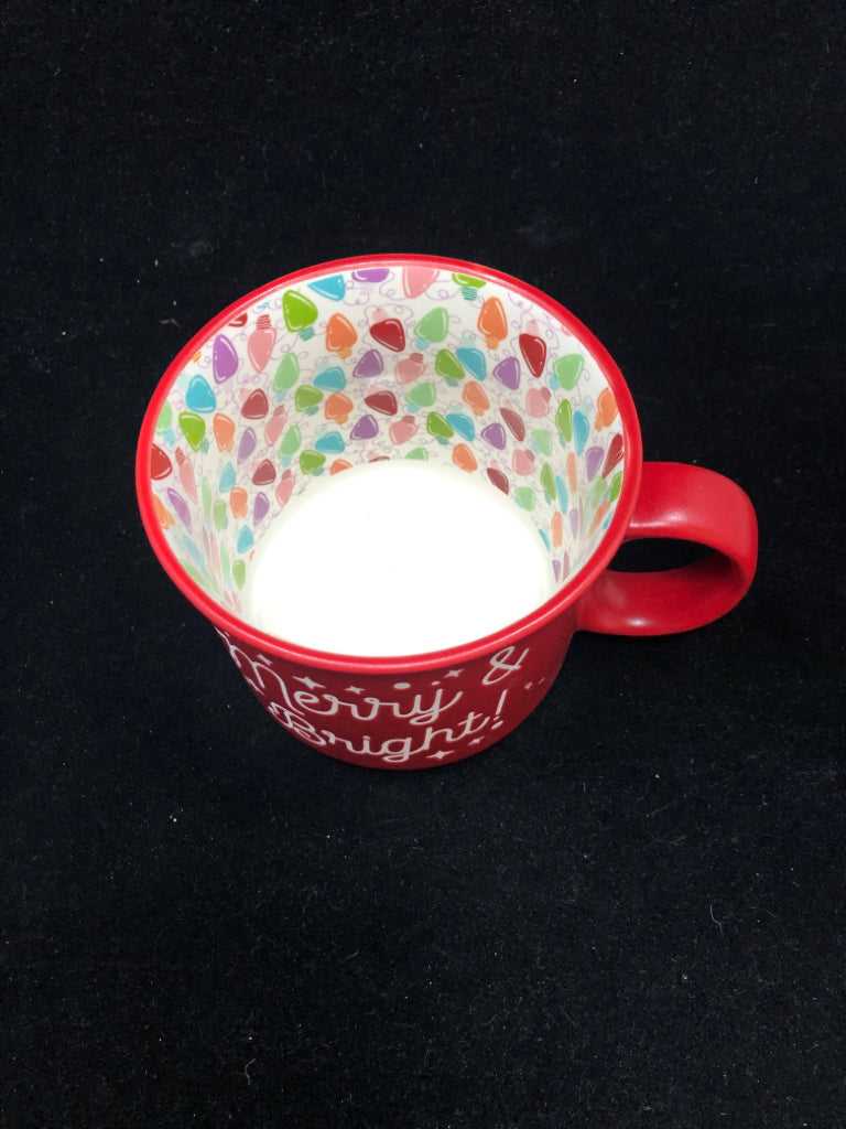 RED "MERRY & BRIGHT" HOLIDAY MUG LIGHTBULB PATTERN.