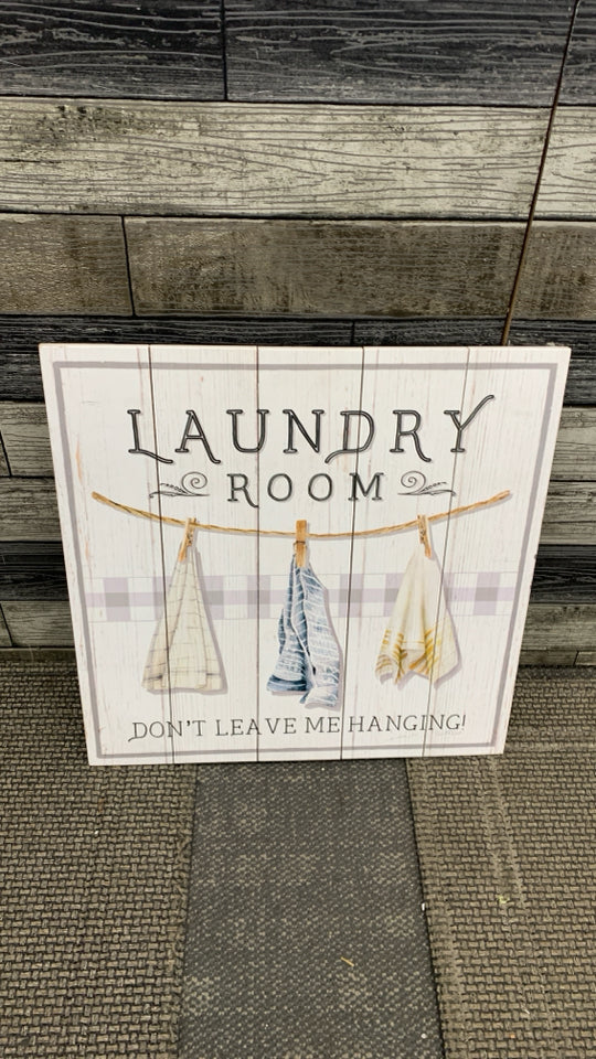 WOOD LAUNDRY ROOM SIGN.
