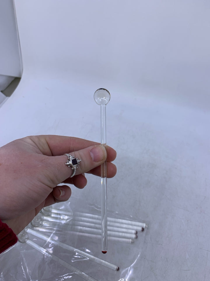 8 CLEAR GLASS DRINK STRRING SPOONS IN BAG.