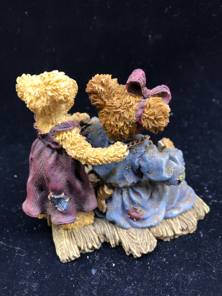 BOYDS BEAR MOM AND DAUGHTER FIGURE.