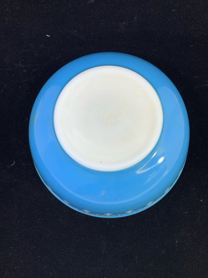 3PC VTG PYREX SNOWFLAKE GARLAND MIXING BOWLS.
