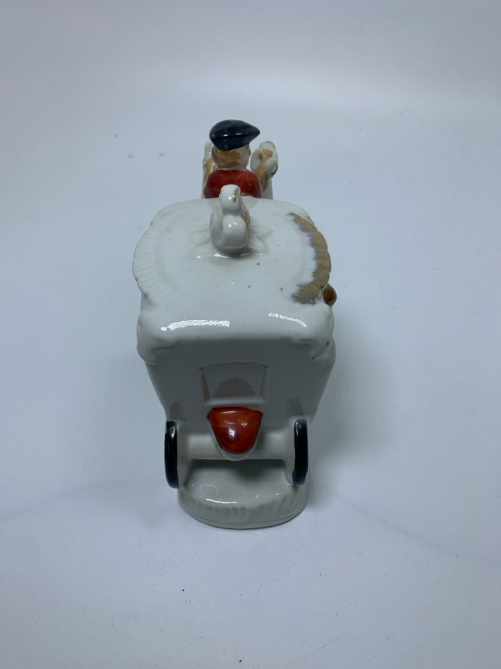 VTG PORCELAIN STAGE COACH FIGURINE FAIRYLAND.
