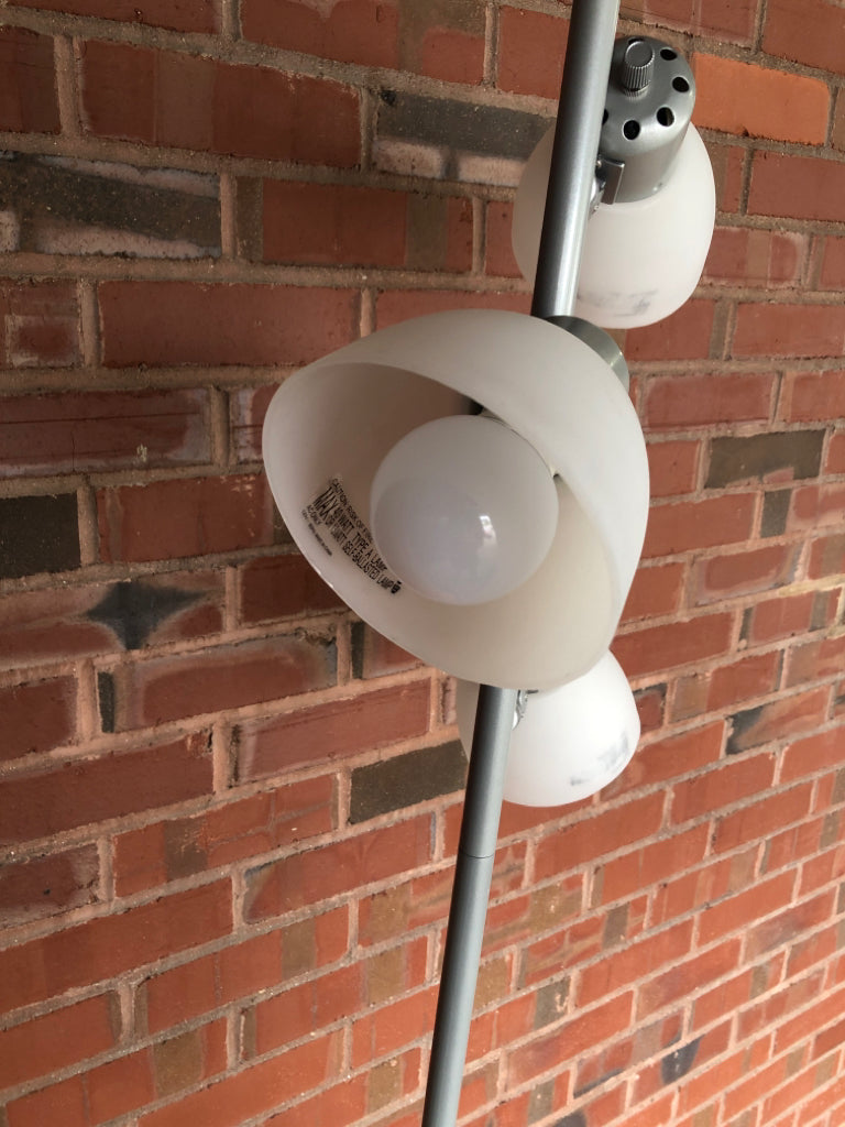 GREY MOVEABLE HEAD FLOOR LAMP.