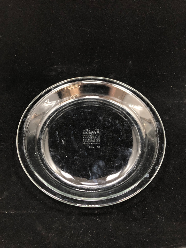 CLEAR ROUND PYREX BAKING DISH.