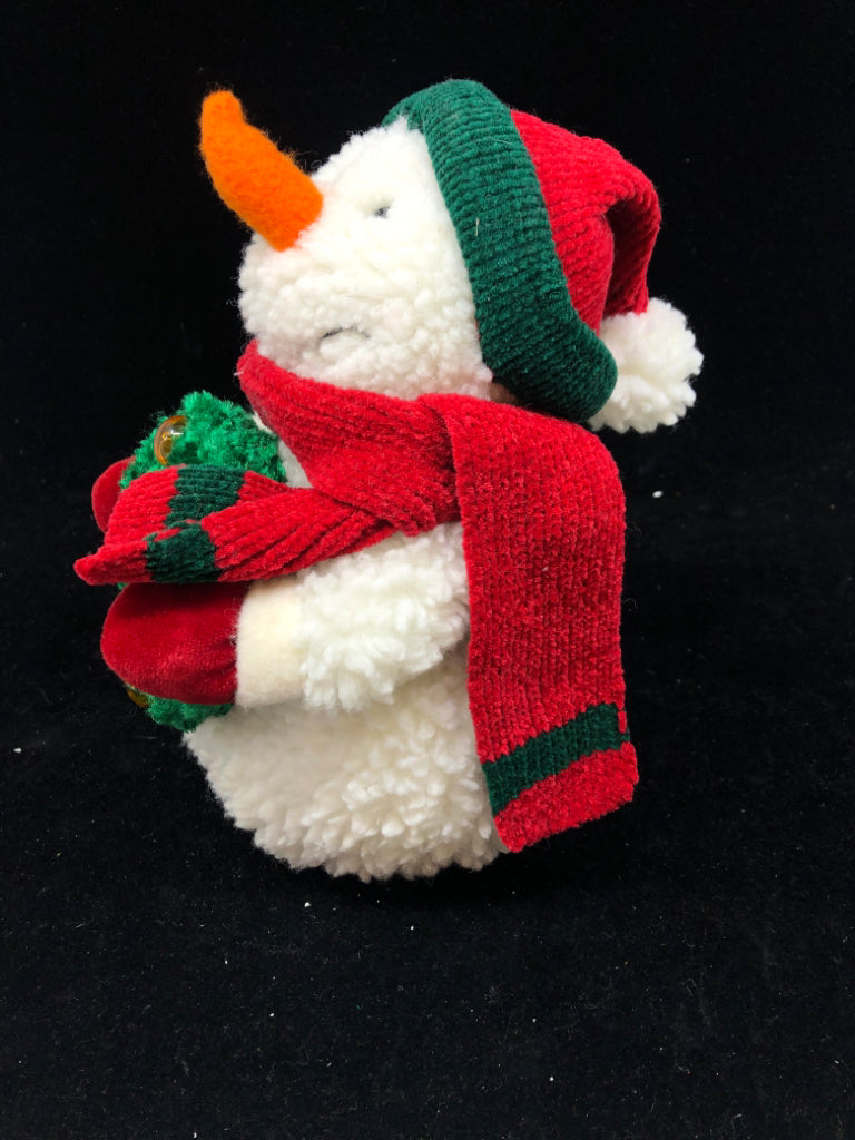 PLUSH SNOWMAN HOLDING WREATH.