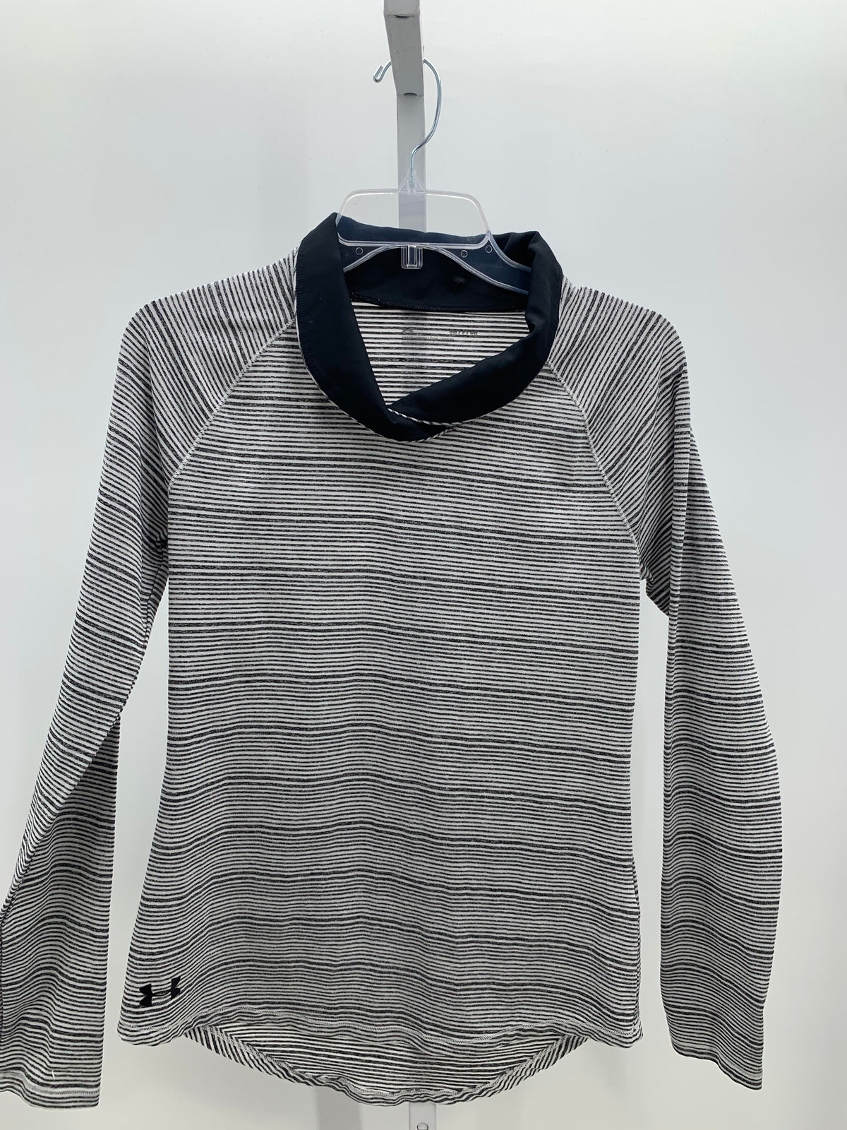 Under Armour Size Small Misses Long Sleeve Shirt