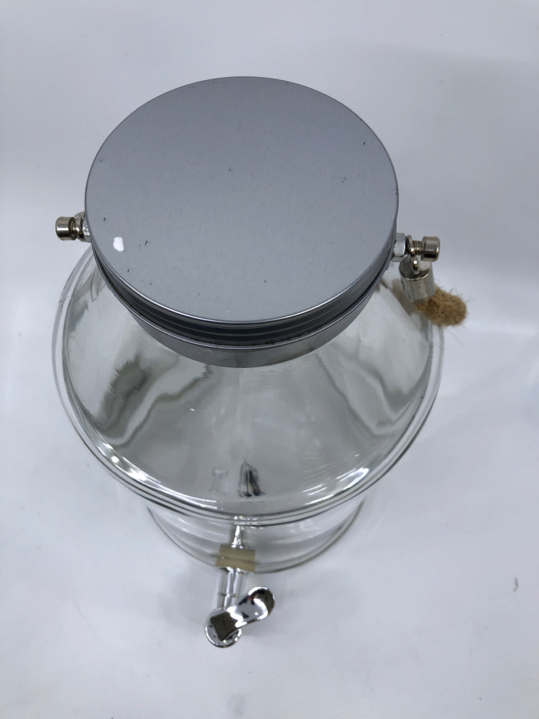 GLASS BEVERAGE DISPENSER W/ROPE HANDLE.