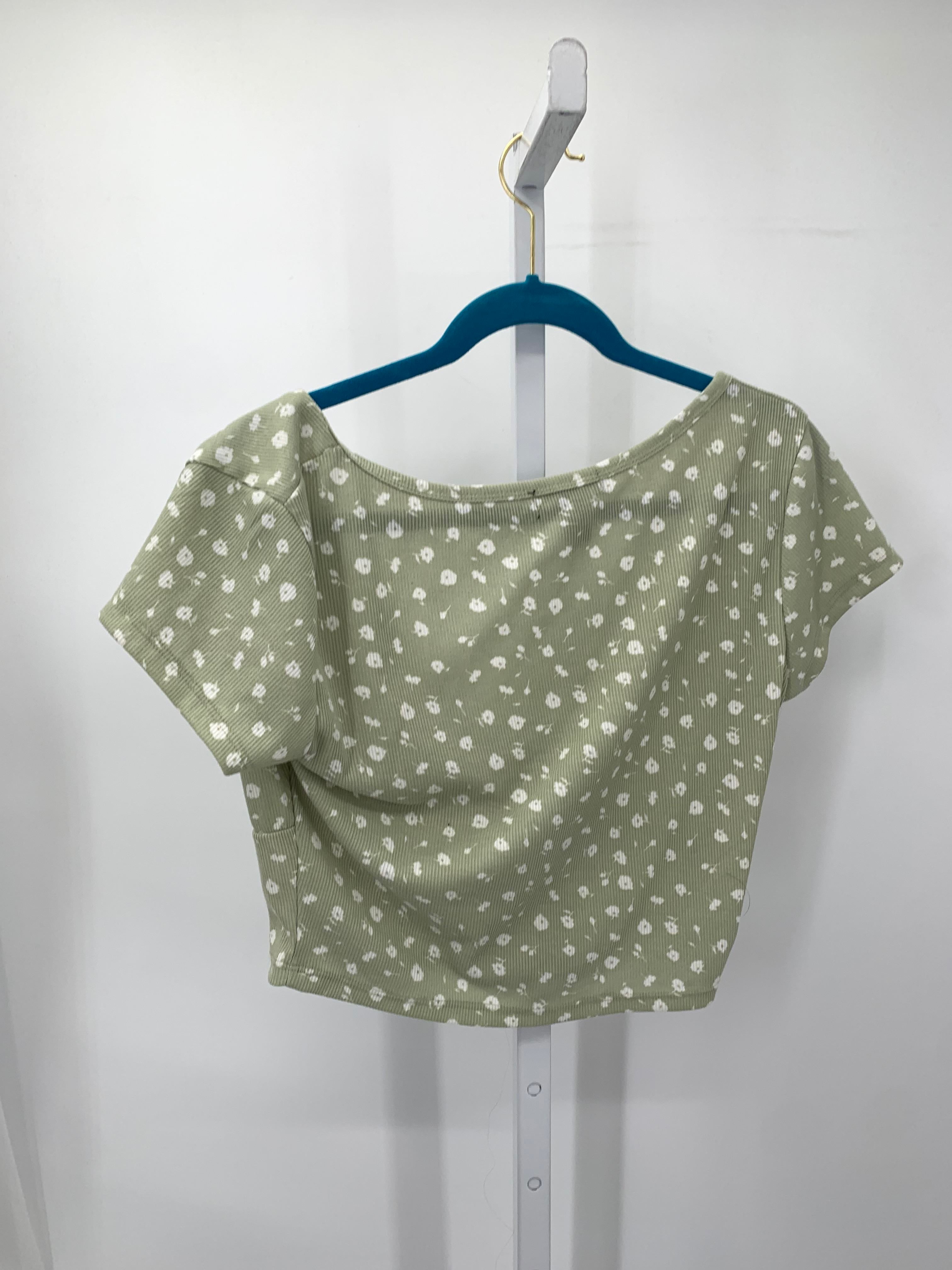 Streetwear Size Large Juniors Short Sleeve Shirt