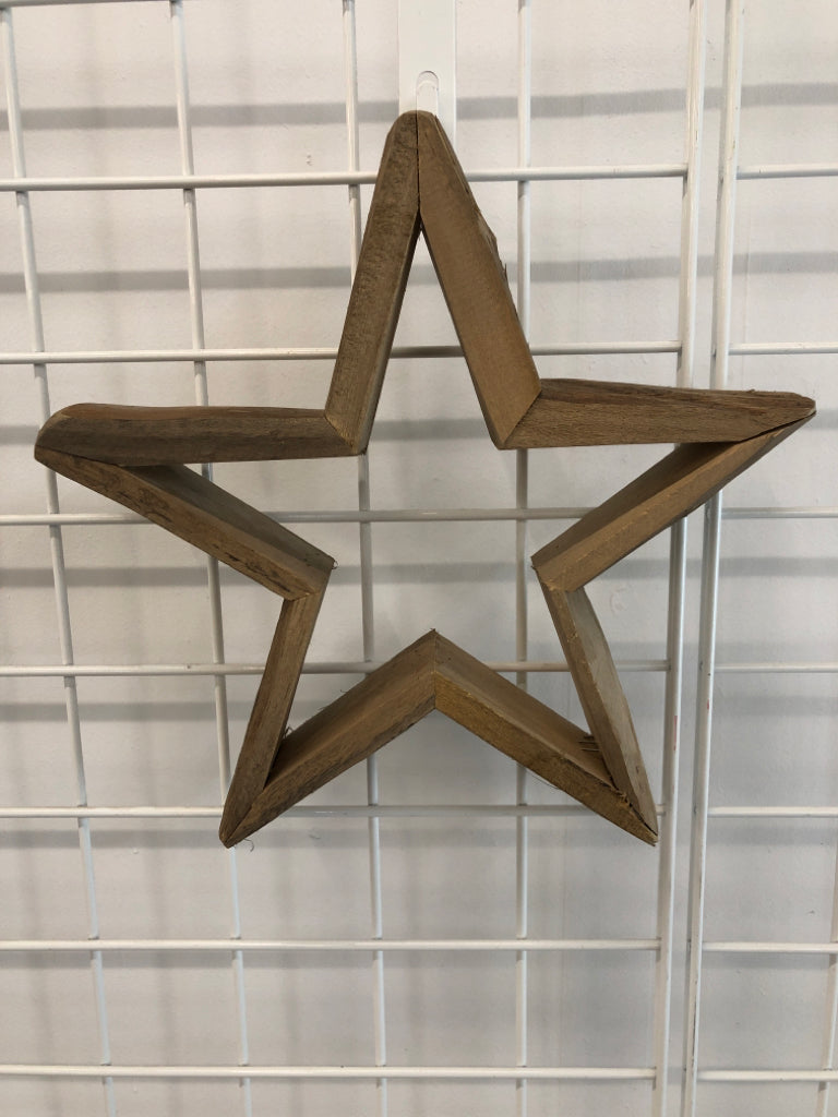 3 WOODEN NESTING STARS WALL-HANGING.