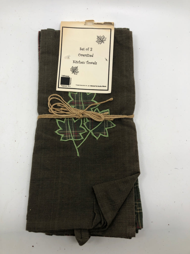NIP SET OF 3 OVERSIZED KITCHEN TOWELS.