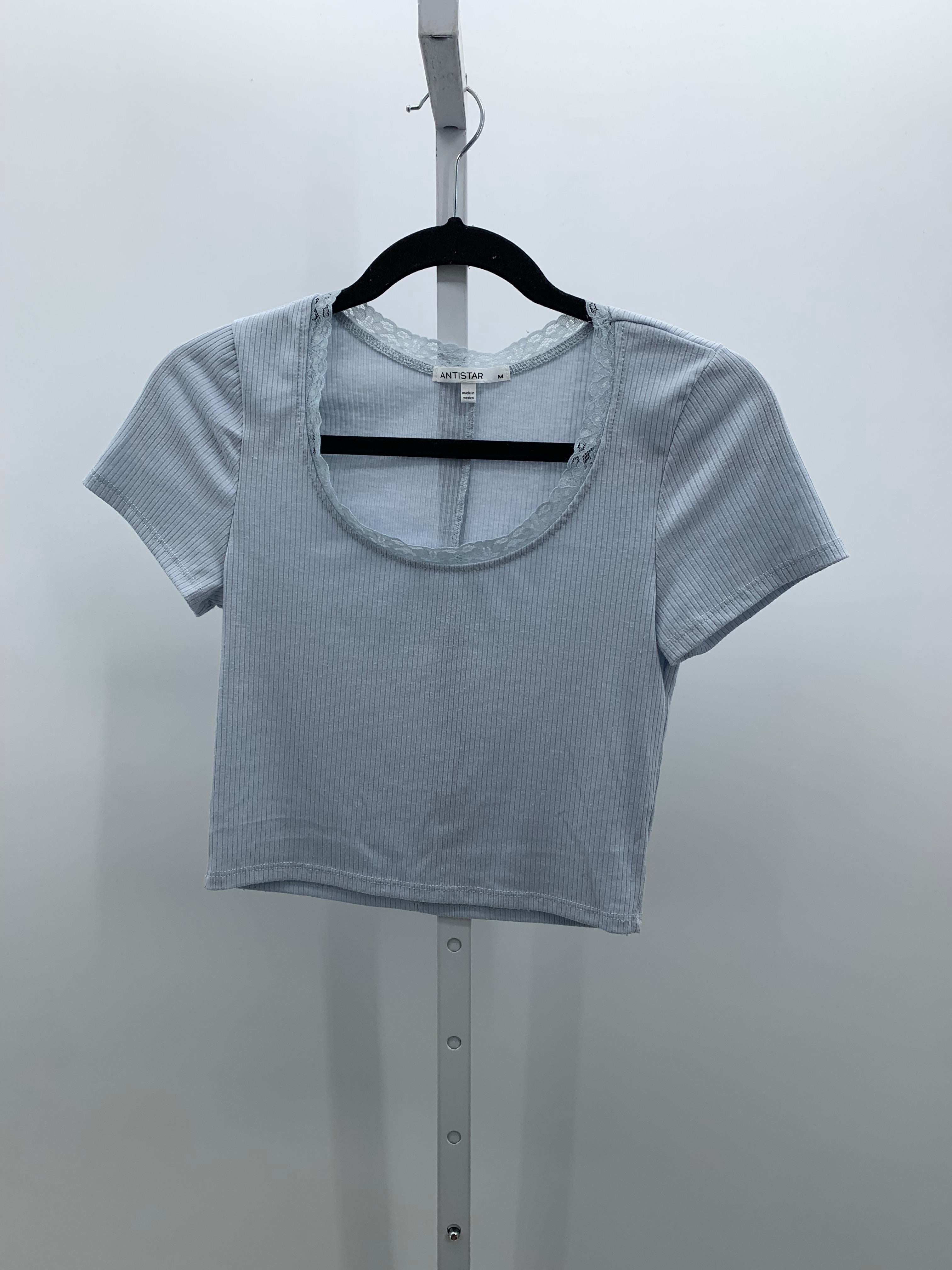 Size Medium Juniors Short Sleeve Shirt